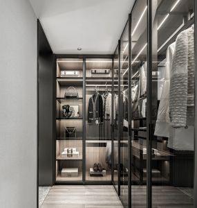 大平层房子主卧衣帽间装饰效果图